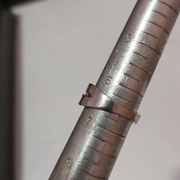 Silver Tone Bow Knot Green and Clear Crystals Ring Size 6.5 - Picture 4 of 5